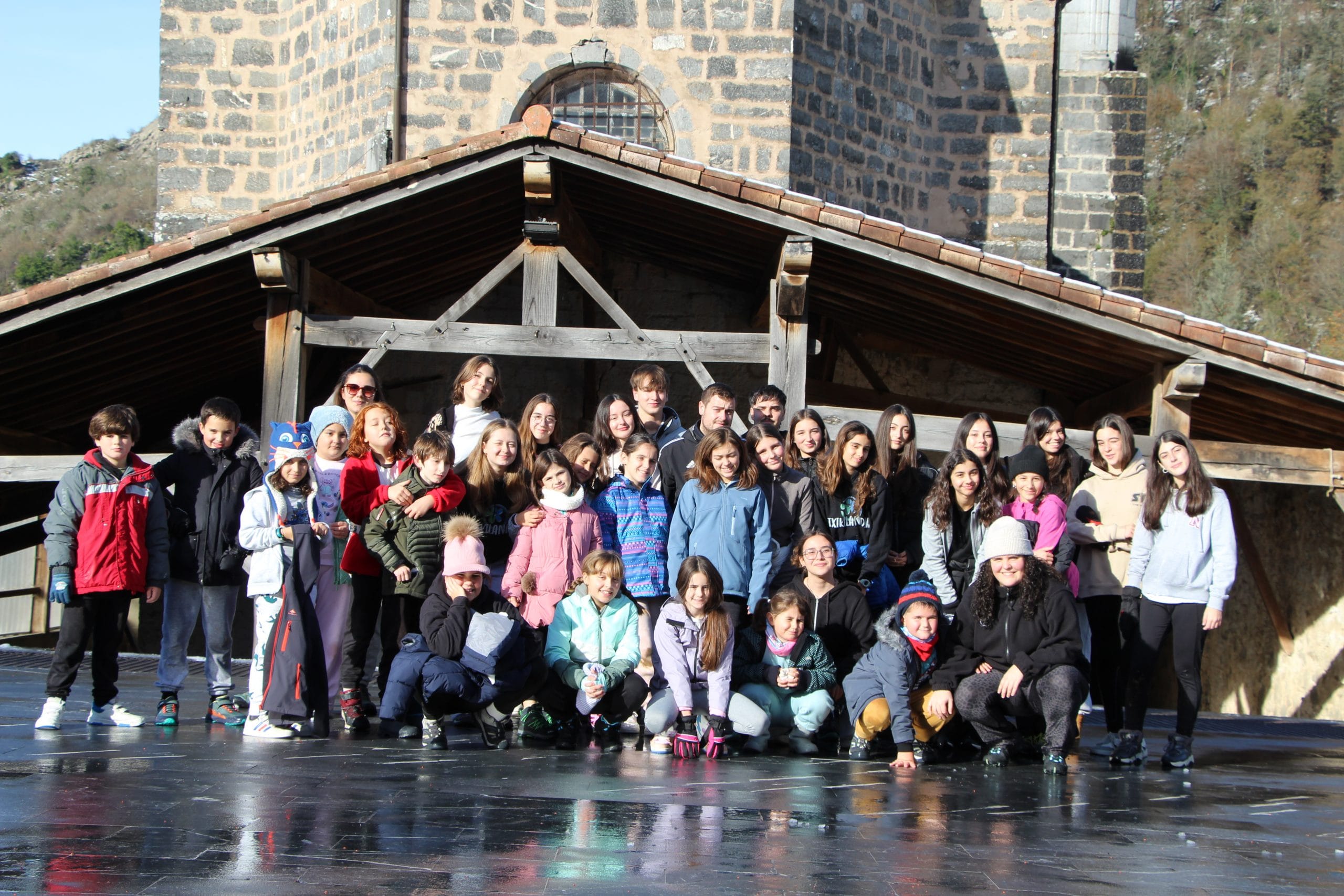 ILUNAK, ITZALAK ETA ARGIZTUAK IRTEERA AZAROA 2025